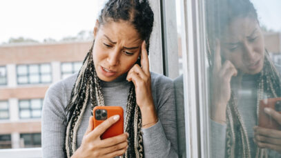 TU TELÉFONO CELULAR TE ENVECEJE