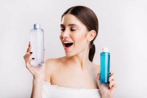 DIFERENCIAS ENTRE EL AGUA MICELAR Y EL AGUA TERMAL