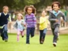 LOS NIÑOS AL PARQUE! BENEFICIOS DE JUGAR AL AIRE LIBRE EN LA SALUD MENTAL INFANTIL 