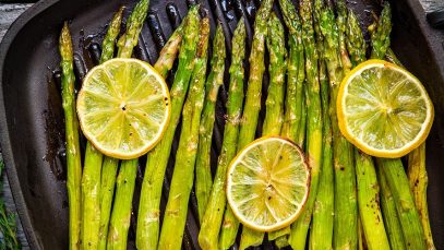 Espárragos a la parrilla con ajo y limón