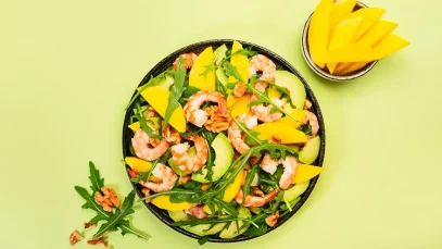 Ensalada tropical de piña y aguacate