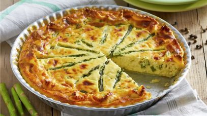 Quiche de espárragos y champiñones con queso parmesano y masa