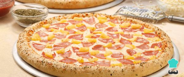 Pizza de piña y jamón