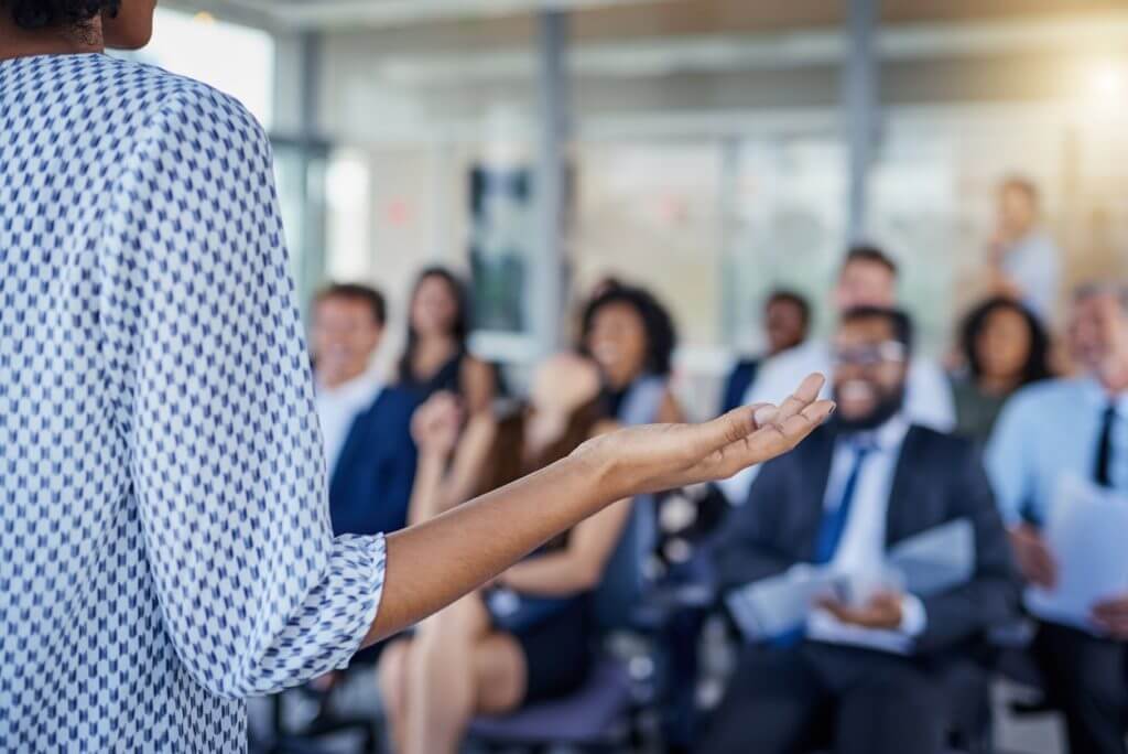 Cómo Hablar en Público: Consejos para el Éxito